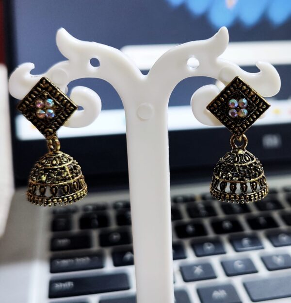 Golden Earrings for women - Image 2